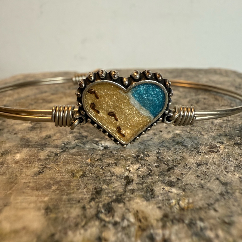 L D Footprints In The Sands Bracelet 22$